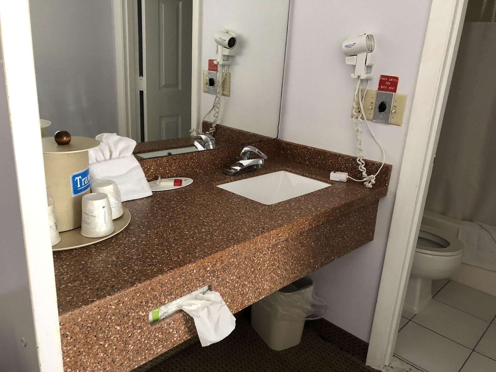Travelodge By Wyndham Cape Cod Area West Dennis Экстерьер фото