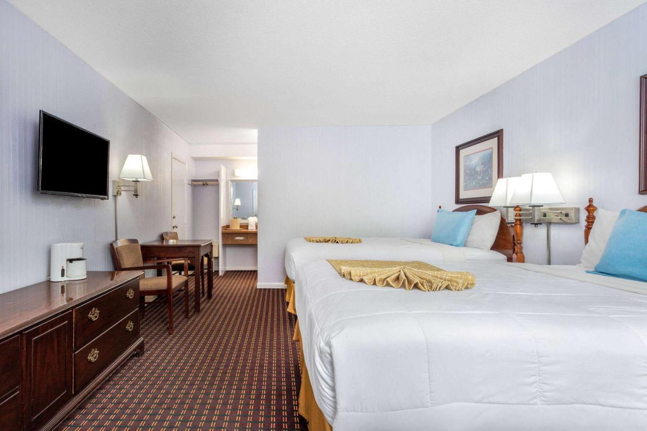 Travelodge By Wyndham Cape Cod Area West Dennis Экстерьер фото